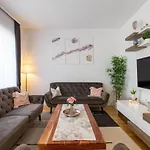 Penthouse Heavenly Holiday Home